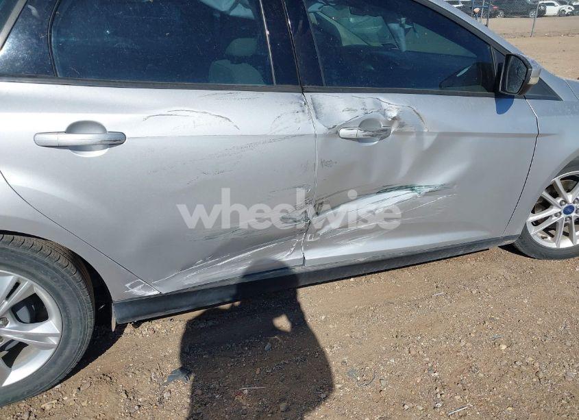 Photo 6 of 2017 Ford Focus SE (VIN 1FADP3F29HL263353)