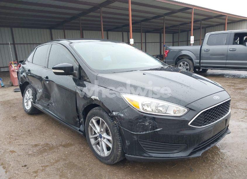 2017 Ford Focus SE (VIN 1FADP3F29HL270593) main photo
