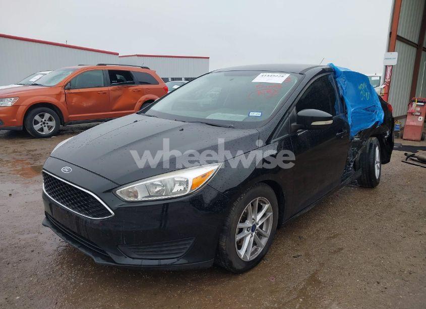 Photo 2 of 2017 Ford Focus SE (VIN 1FADP3F29HL270593)