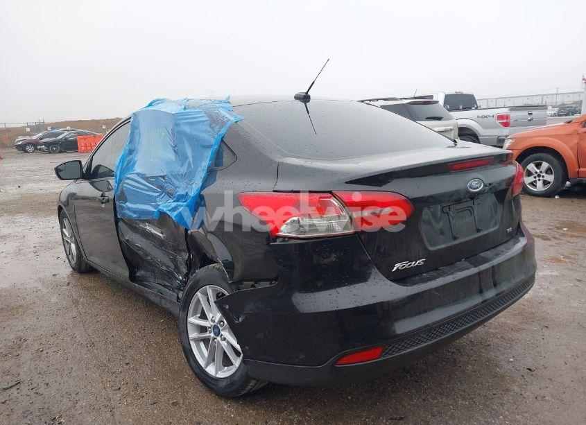 Photo 3 of 2017 Ford Focus SE (VIN 1FADP3F29HL270593)