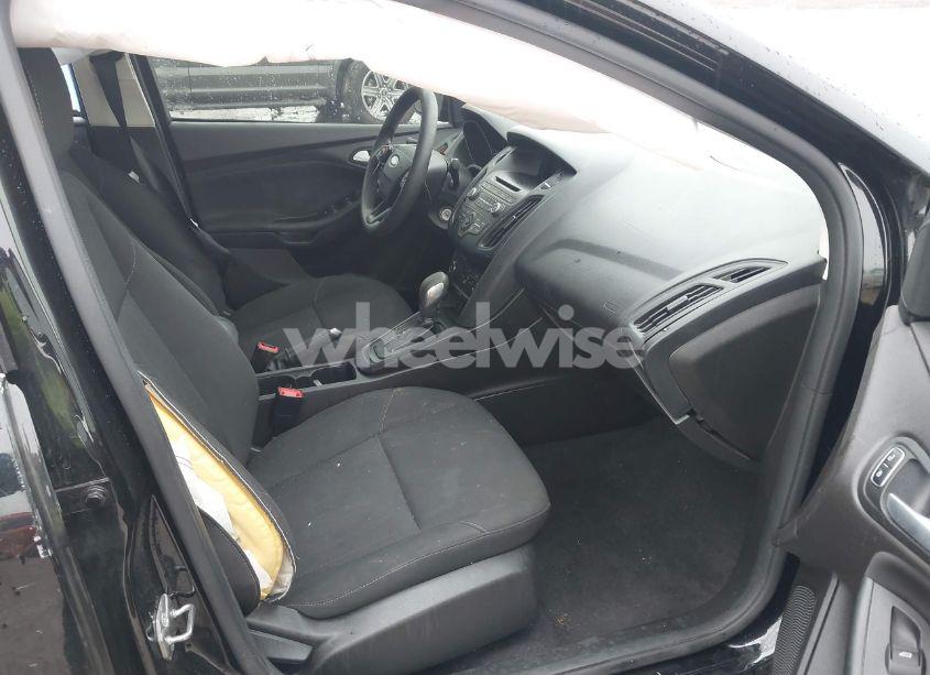 Photo 5 of 2017 Ford Focus SE (VIN 1FADP3F29HL270593)