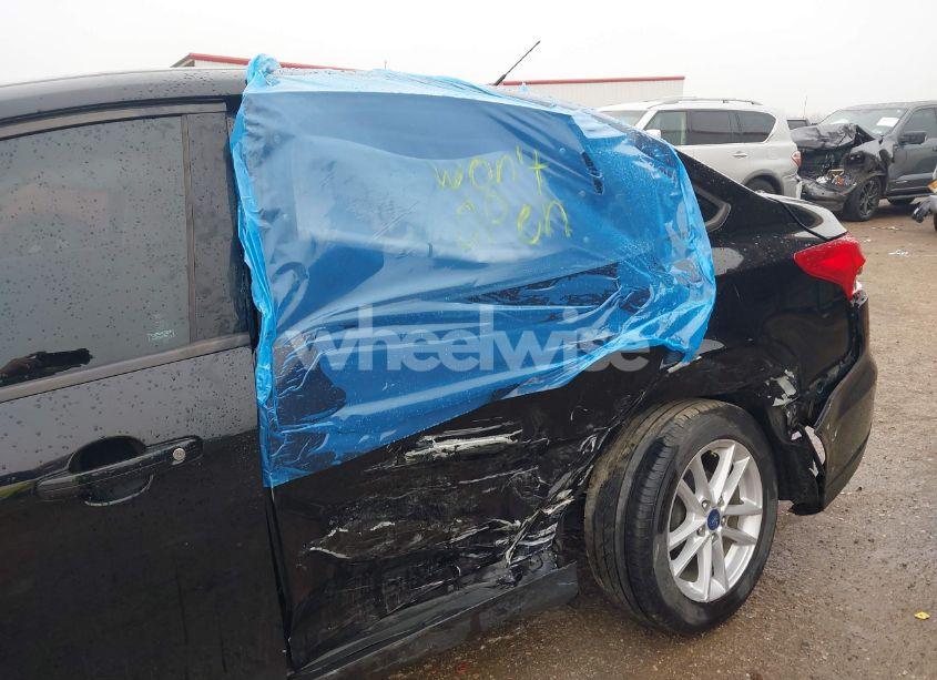 Photo 6 of 2017 Ford Focus SE (VIN 1FADP3F29HL270593)