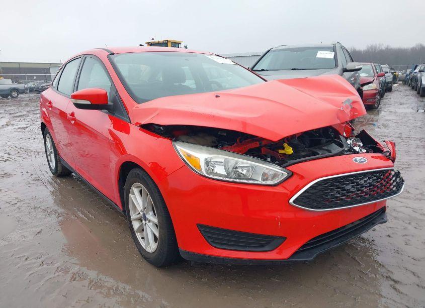 2017 Ford Focus SE (VIN 1FADP3F29HL275759) main photo