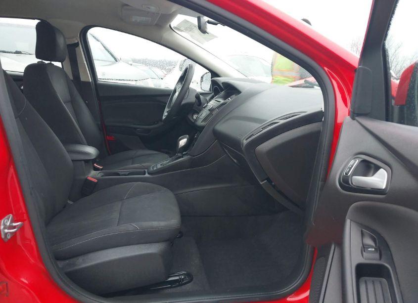 Photo 5 of 2017 Ford Focus SE (VIN 1FADP3F29HL275759)