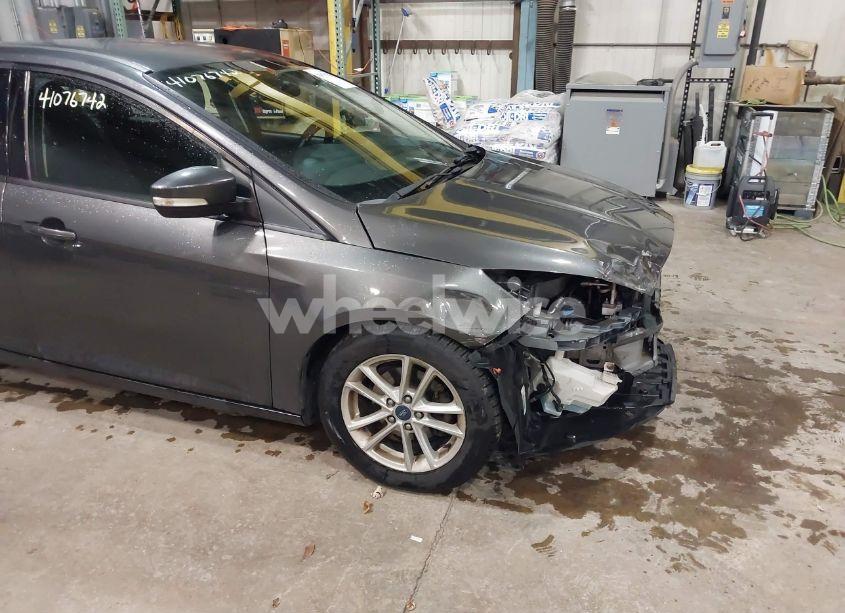 Photo 13 of 2017 Ford Focus SE (VIN 1FADP3F29HL276393)