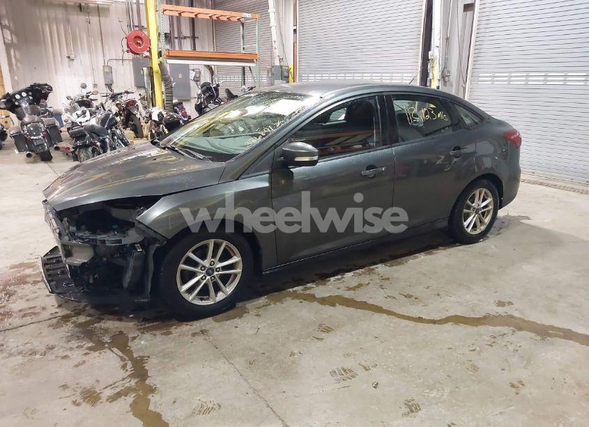 Photo 2 of 2017 Ford Focus SE (VIN 1FADP3F29HL276393)