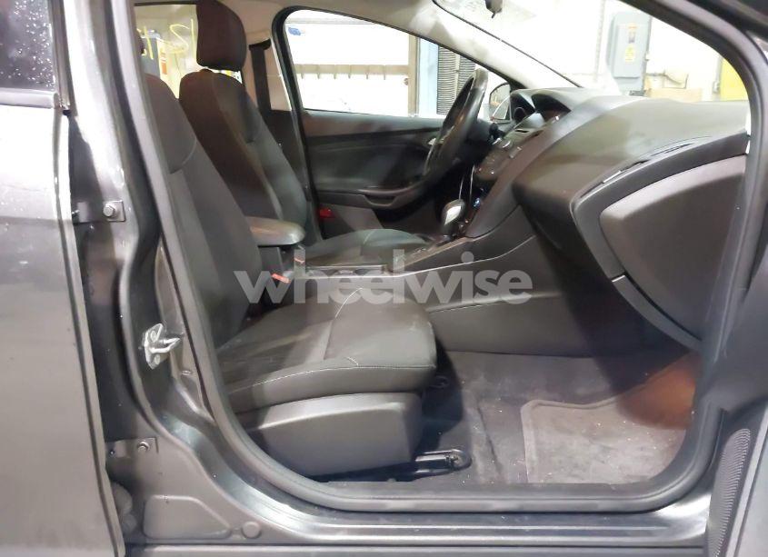 Photo 5 of 2017 Ford Focus SE (VIN 1FADP3F29HL276393)