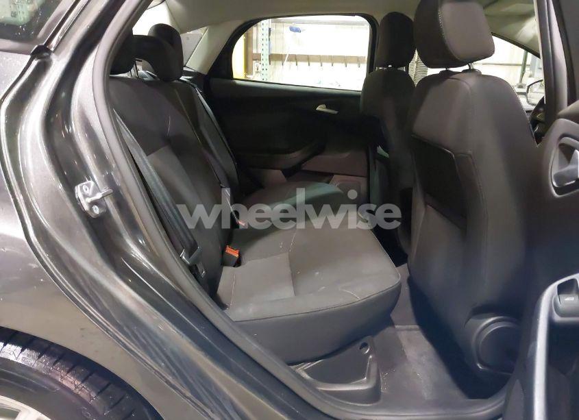 Photo 8 of 2017 Ford Focus SE (VIN 1FADP3F29HL276393)