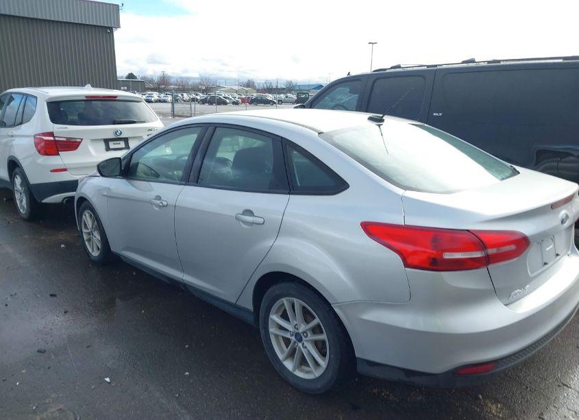 Photo 3 of 2017 Ford Focus SE (VIN 1FADP3F29HL284560)