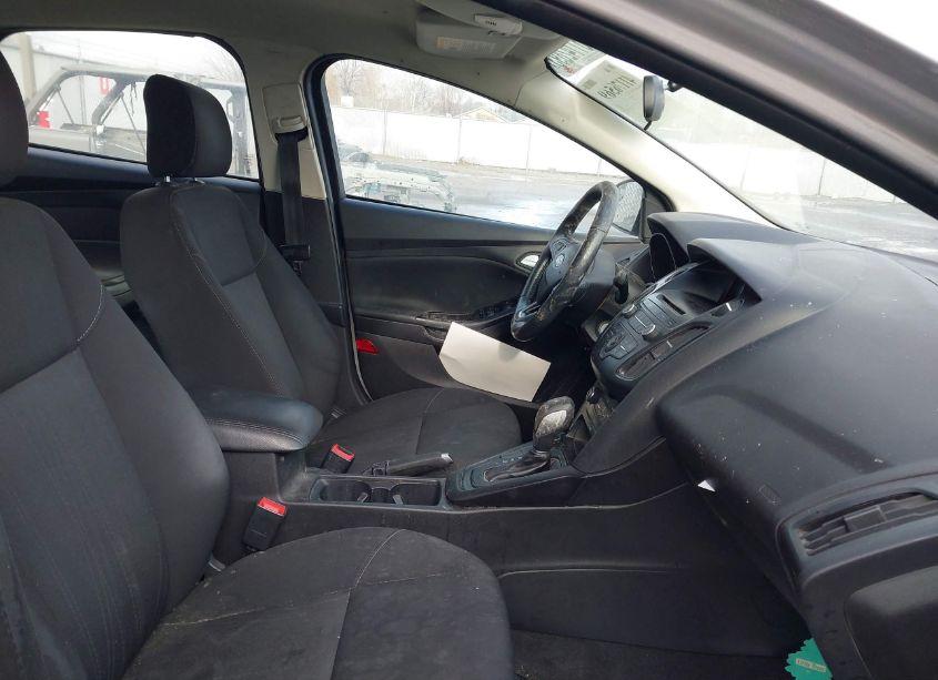 Photo 5 of 2017 Ford Focus SE (VIN 1FADP3F29HL284560)