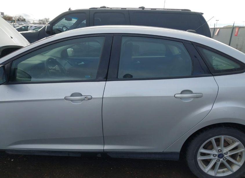 Photo 6 of 2017 Ford Focus SE (VIN 1FADP3F29HL284560)