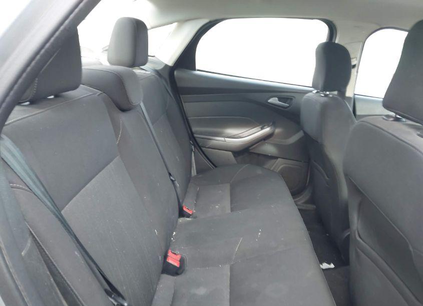 Photo 8 of 2017 Ford Focus SE (VIN 1FADP3F29HL284560)