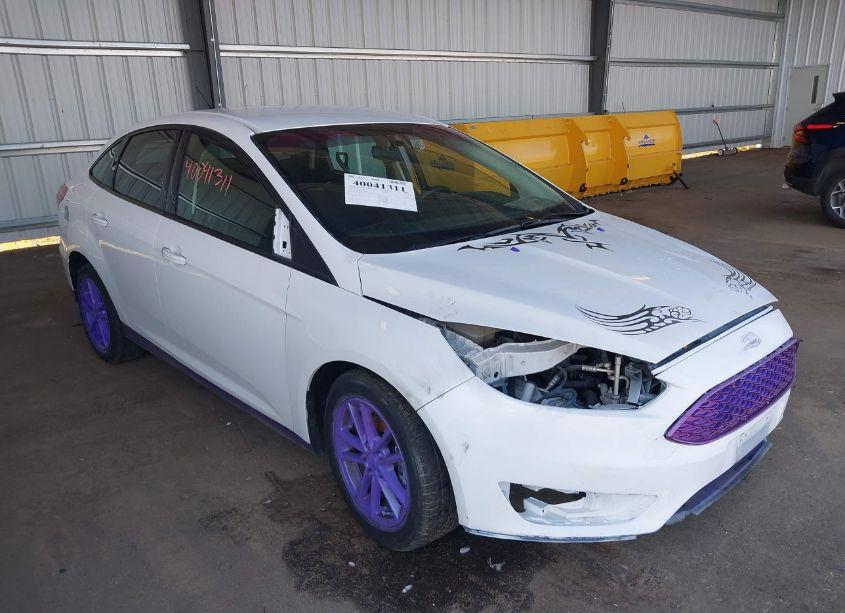 2017 Ford Focus SE (VIN 1FADP3F29HL288544) main photo