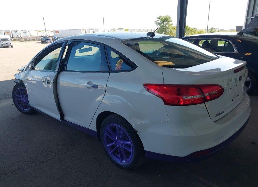 Photo 3 of 2017 Ford Focus SE (VIN 1FADP3F29HL288544)