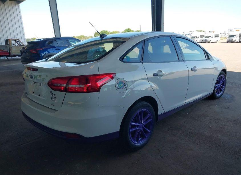Photo 4 of 2017 Ford Focus SE (VIN 1FADP3F29HL288544)