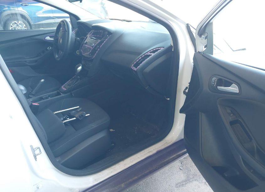 Photo 5 of 2017 Ford Focus SE (VIN 1FADP3F29HL288544)