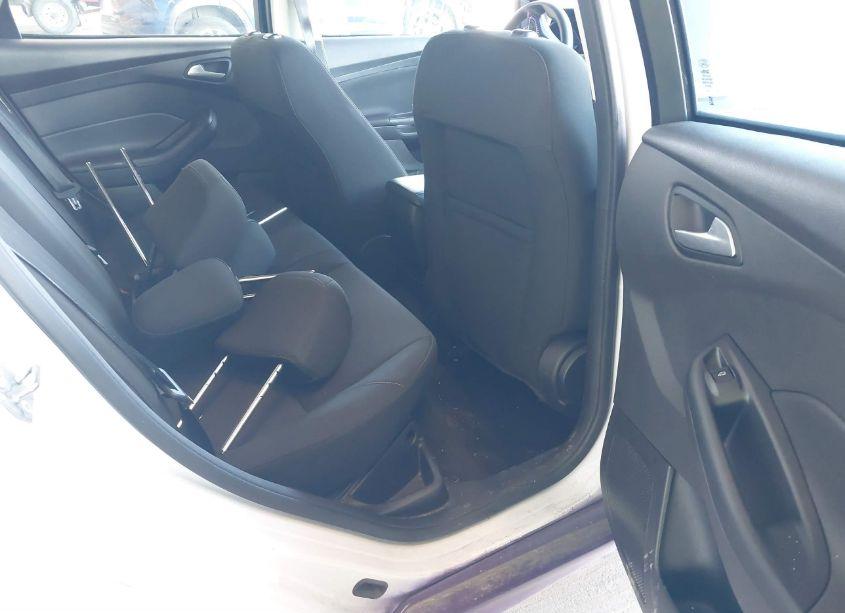 Photo 8 of 2017 Ford Focus SE (VIN 1FADP3F29HL288544)