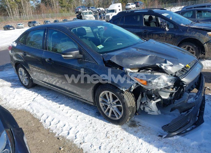 2017 Ford Focus SE (VIN 1FADP3F29HL290987) main photo