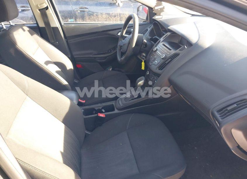 Photo 5 of 2017 Ford Focus SE (VIN 1FADP3F29HL290987)