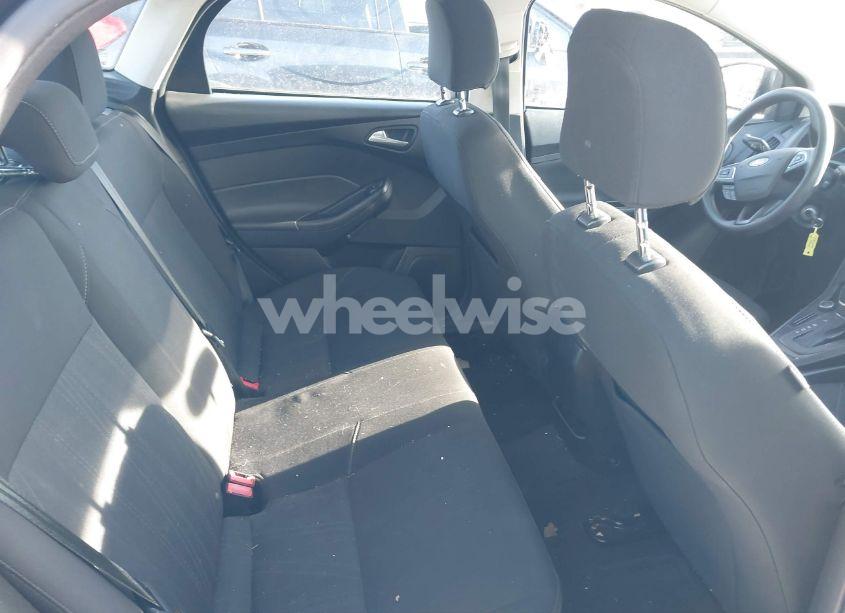 Photo 8 of 2017 Ford Focus SE (VIN 1FADP3F29HL290987)