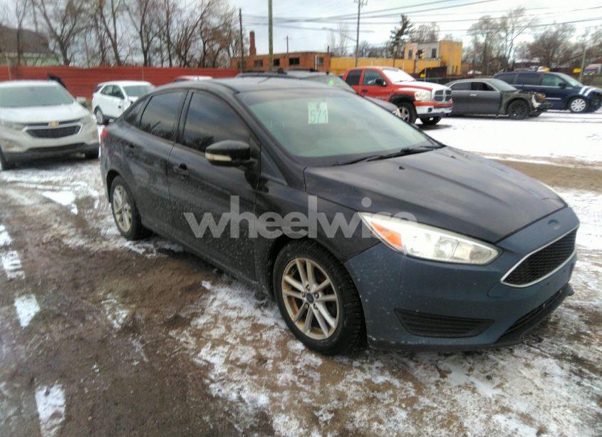 2017 Ford Focus SE (VIN 1FADP3F29HL291718) main photo