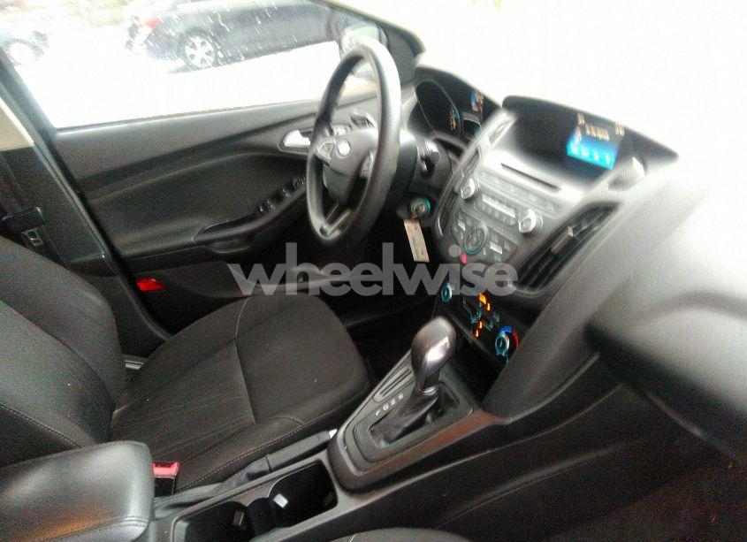 Photo 5 of 2017 Ford Focus SE (VIN 1FADP3F29HL291718)