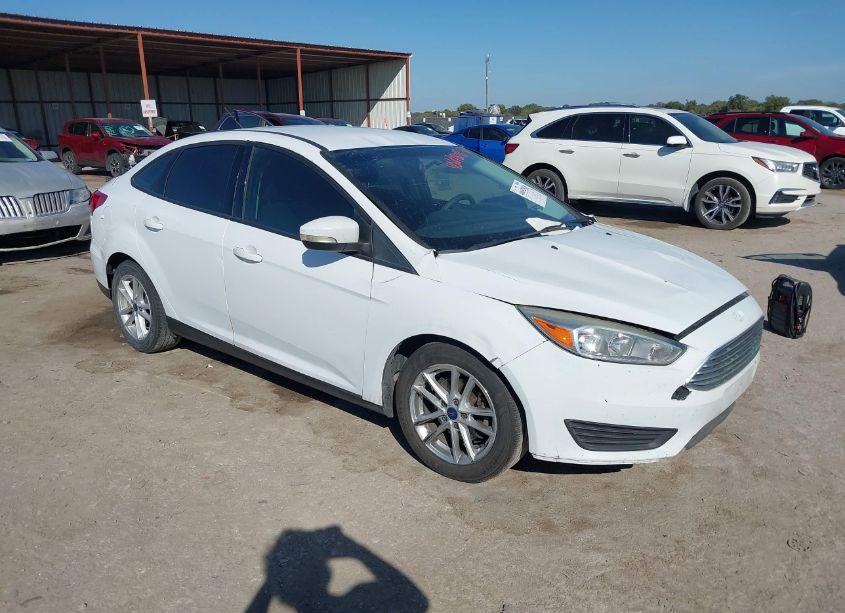 2017 Ford Focus SE (VIN 1FADP3F29HL299107) main photo