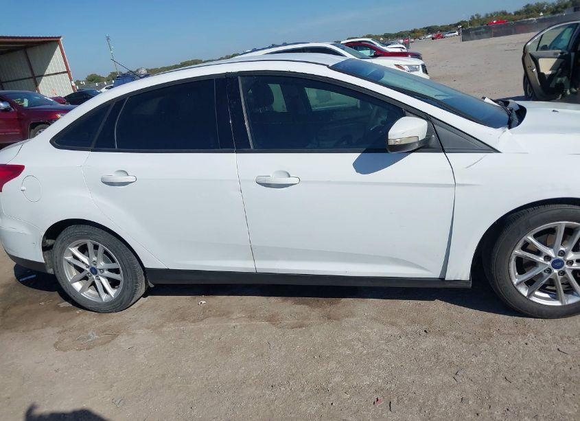 Photo 13 of 2017 Ford Focus SE (VIN 1FADP3F29HL299107)