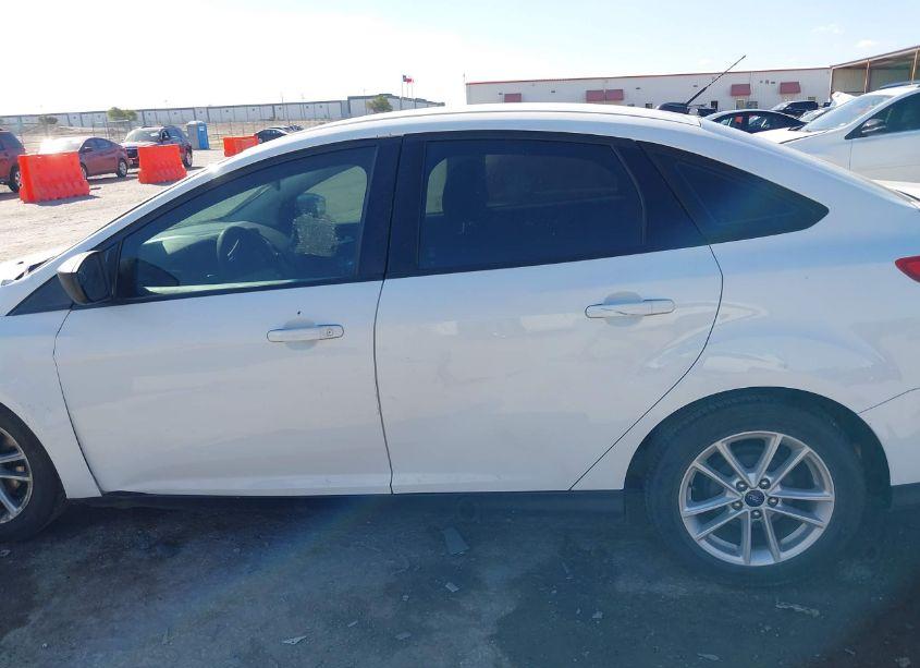 Photo 14 of 2017 Ford Focus SE (VIN 1FADP3F29HL299107)