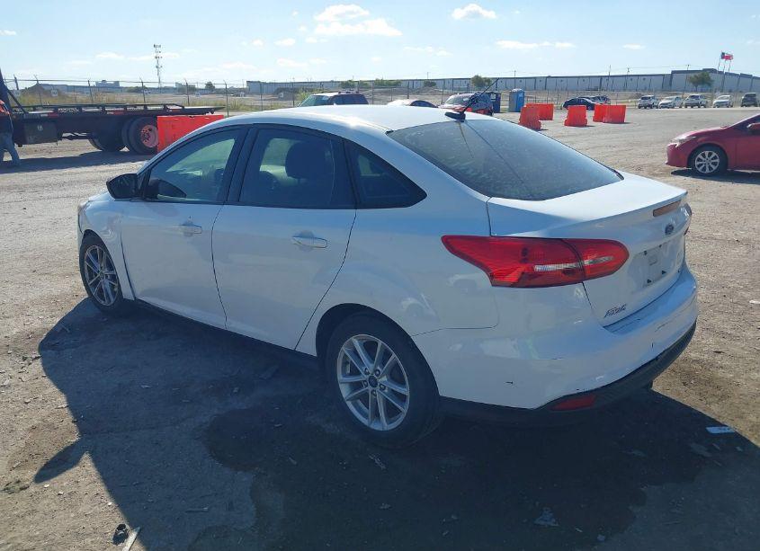 Photo 3 of 2017 Ford Focus SE (VIN 1FADP3F29HL299107)