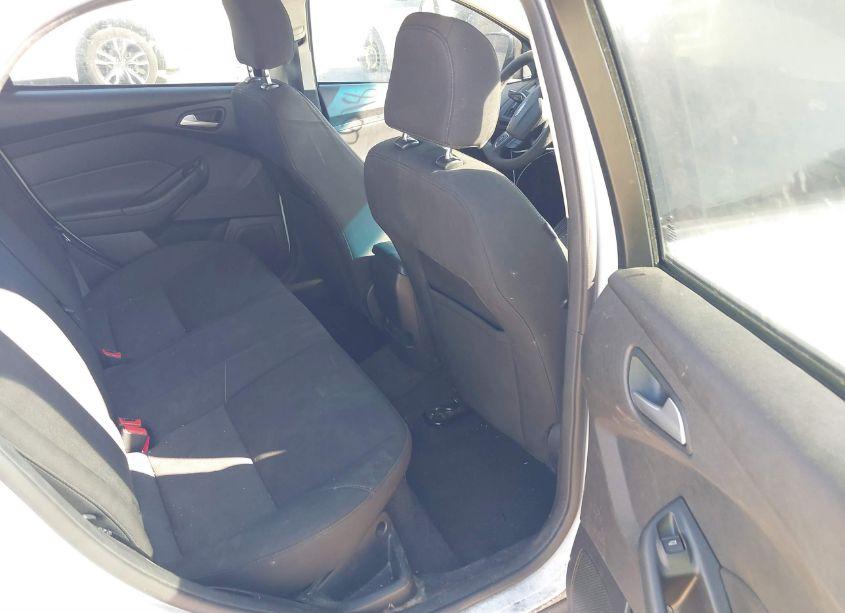 Photo 8 of 2017 Ford Focus SE (VIN 1FADP3F29HL299107)