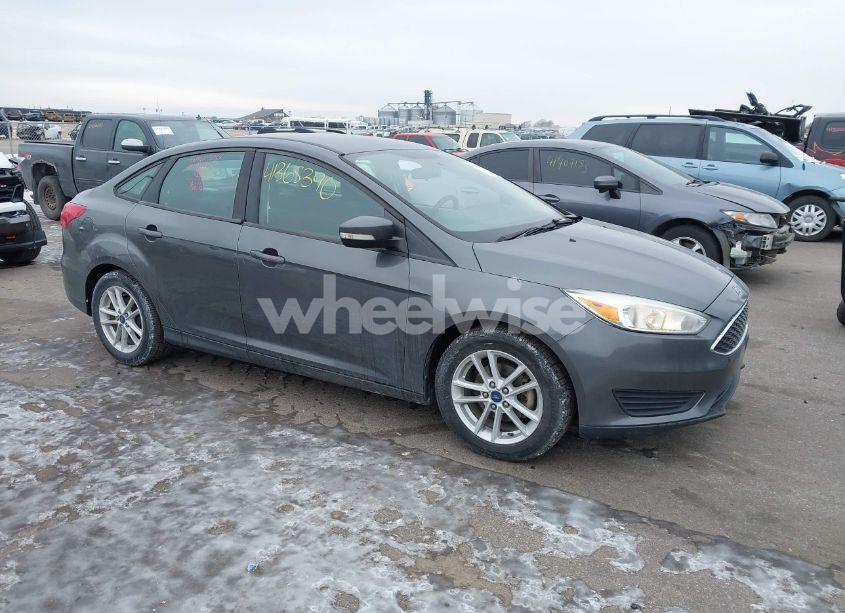 2017 Ford Focus SE (VIN 1FADP3F29HL309361) main photo