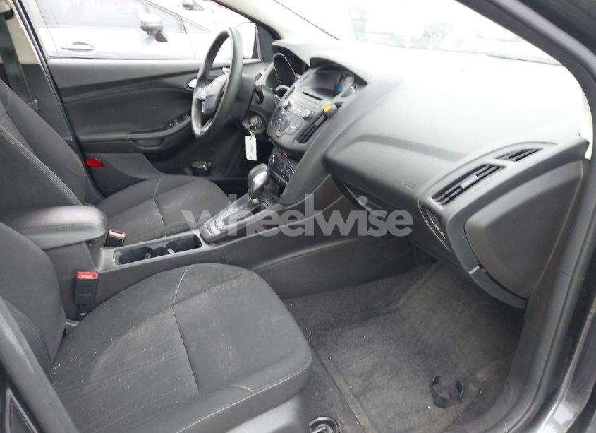 Photo 5 of 2017 Ford Focus SE (VIN 1FADP3F29HL309361)