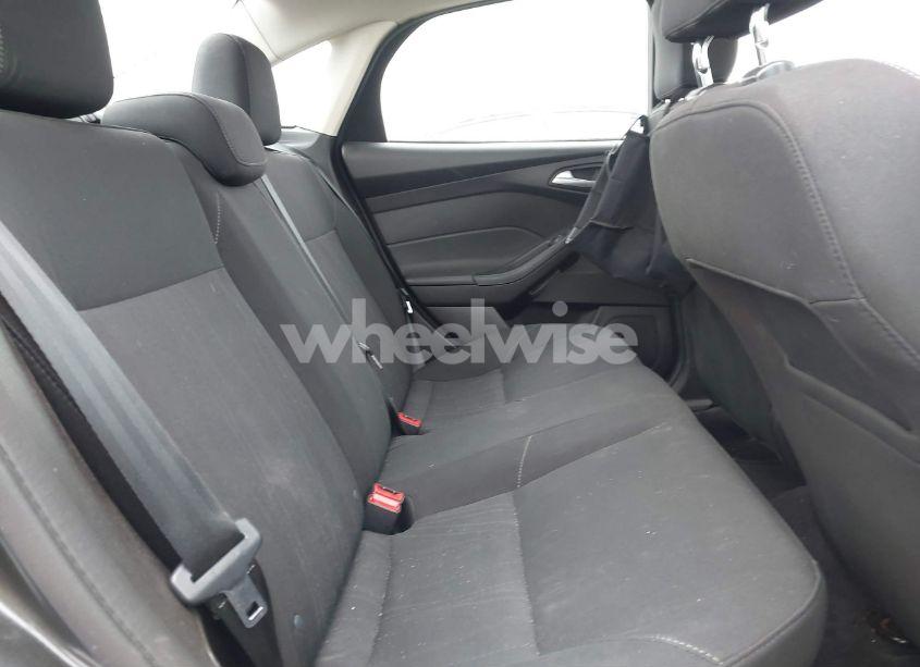 Photo 8 of 2017 Ford Focus SE (VIN 1FADP3F29HL309361)