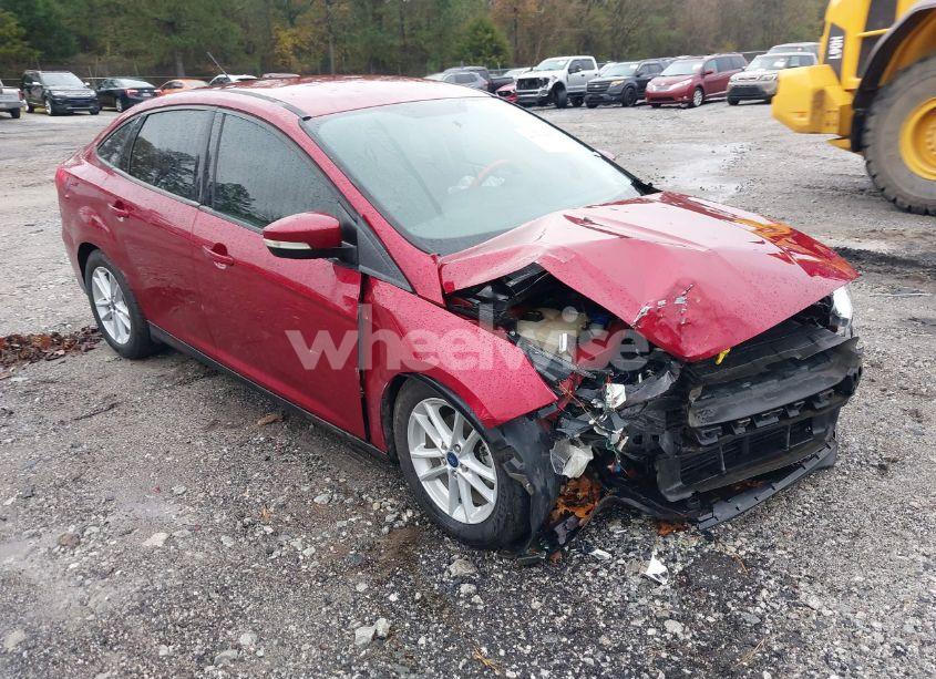 2017 Ford Focus SE (VIN 1FADP3F29HL318593) main photo