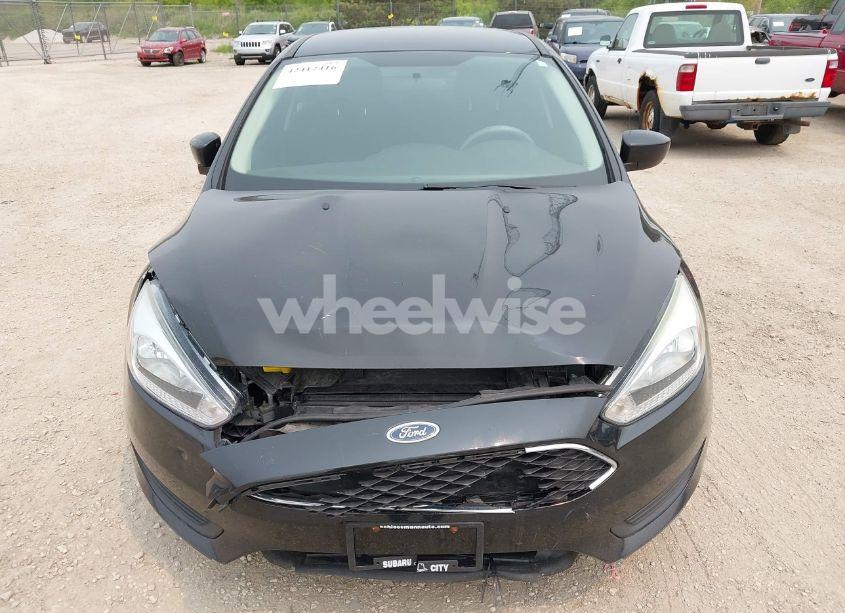 Photo 12 of 2018 Ford Focus SE (VIN 1FADP3F29JL202591)