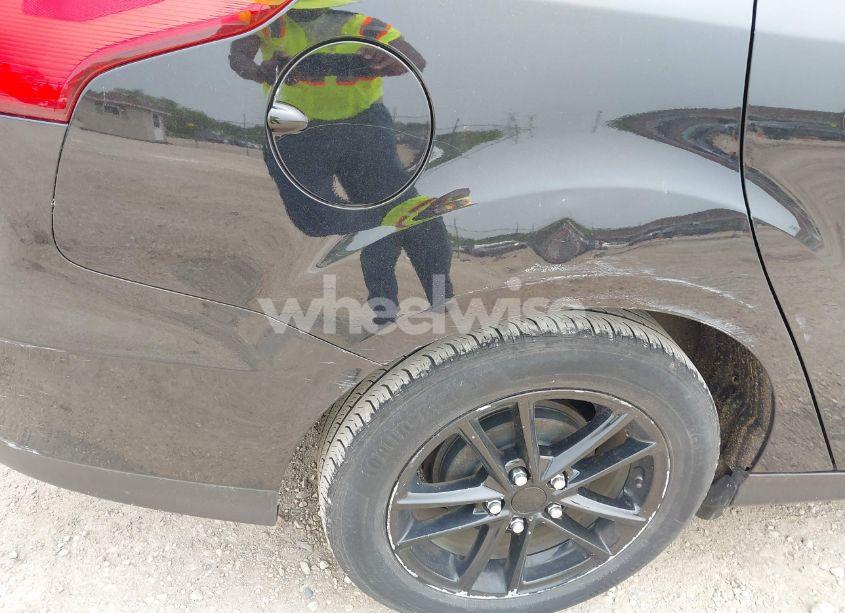 Photo 18 of 2018 Ford Focus SE (VIN 1FADP3F29JL202591)