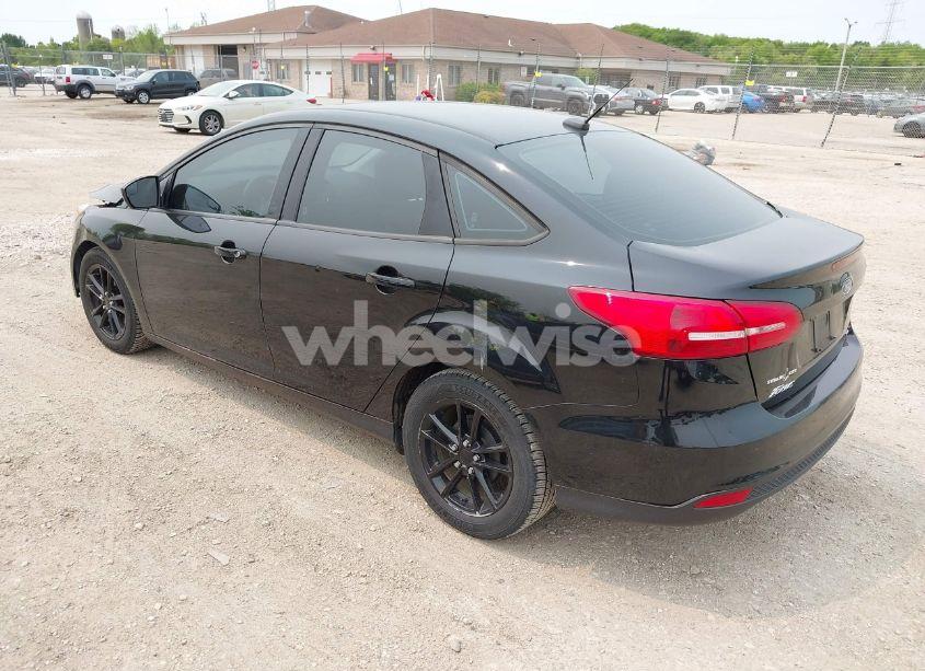 Photo 3 of 2018 Ford Focus SE (VIN 1FADP3F29JL202591)