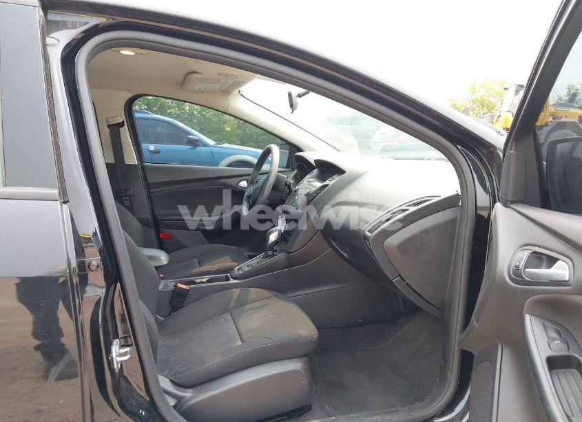 Photo 5 of 2018 Ford Focus SE (VIN 1FADP3F29JL202591)