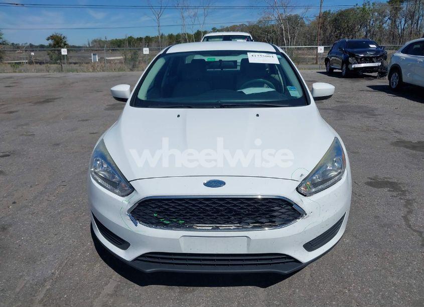 Photo 12 of 2018 Ford Focus SE (VIN 1FADP3F29JL231931)