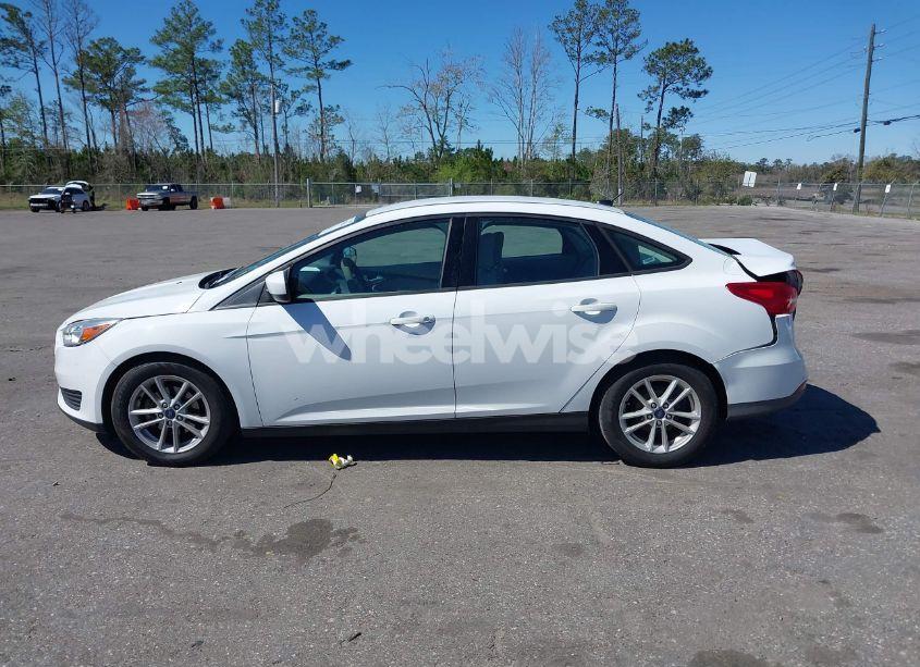 Photo 14 of 2018 Ford Focus SE (VIN 1FADP3F29JL231931)