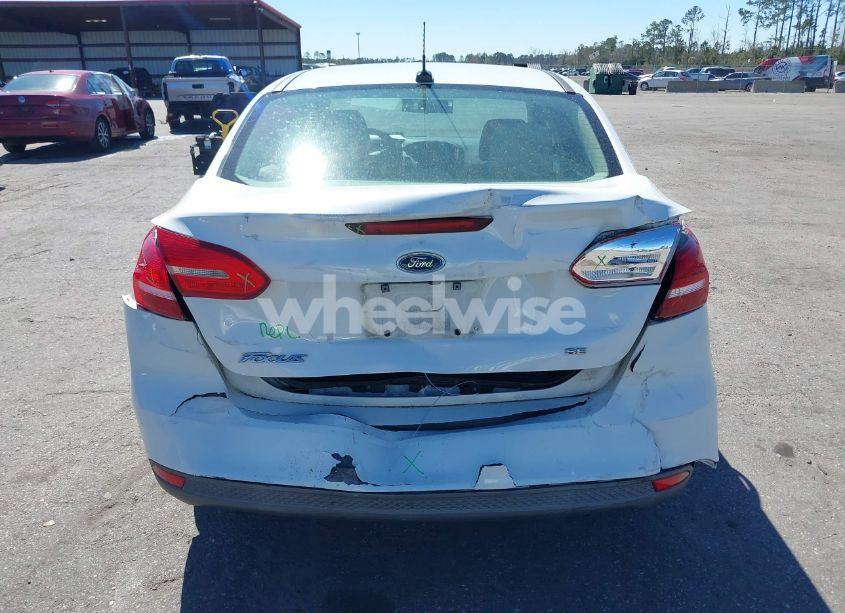 Photo 16 of 2018 Ford Focus SE (VIN 1FADP3F29JL231931)