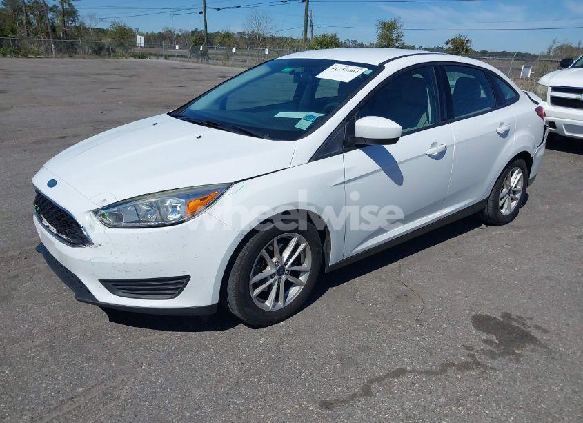 Photo 2 of 2018 Ford Focus SE (VIN 1FADP3F29JL231931)