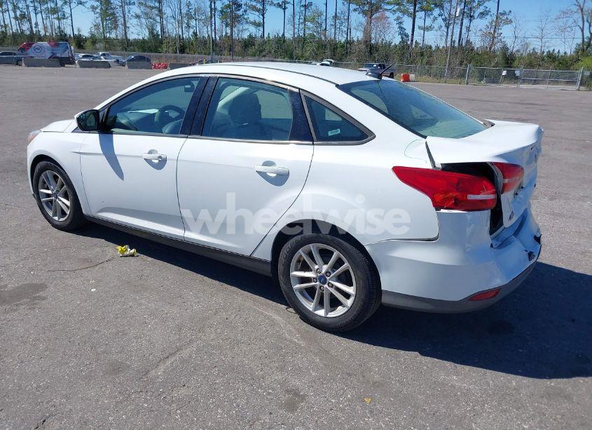 Photo 3 of 2018 Ford Focus SE (VIN 1FADP3F29JL231931)