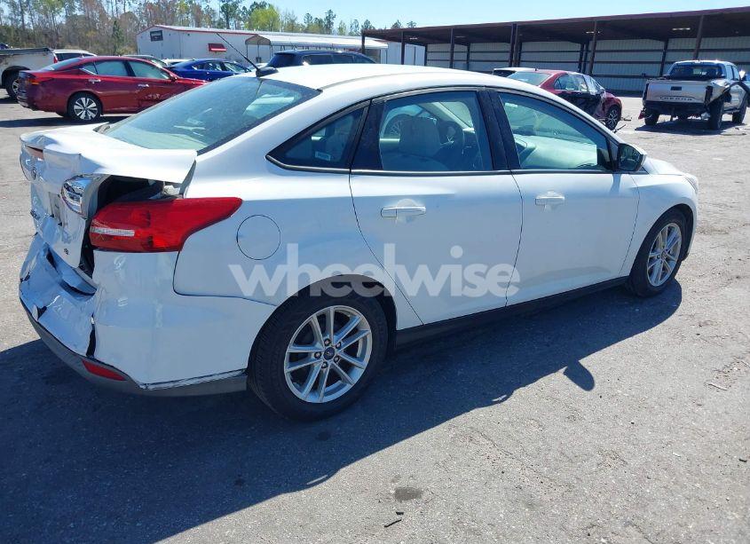 Photo 4 of 2018 Ford Focus SE (VIN 1FADP3F29JL231931)