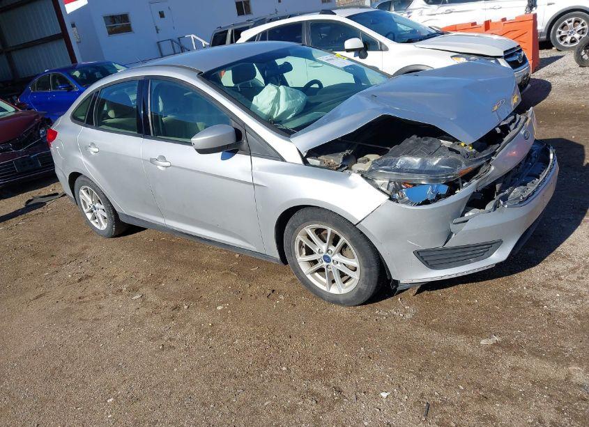 2018 Ford Focus SE (VIN 1FADP3F29JL252083) main photo