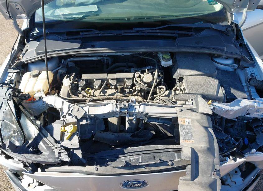 Photo 10 of 2018 Ford Focus SE (VIN 1FADP3F29JL252083)