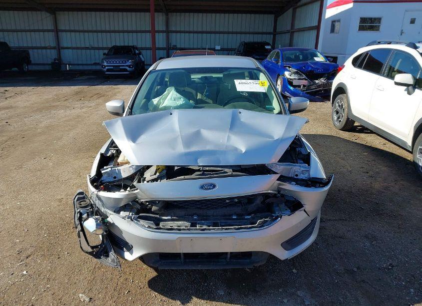 Photo 12 of 2018 Ford Focus SE (VIN 1FADP3F29JL252083)