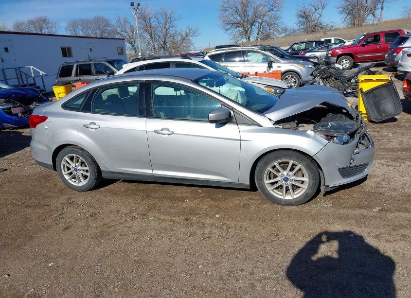 Photo 13 of 2018 Ford Focus SE (VIN 1FADP3F29JL252083)
