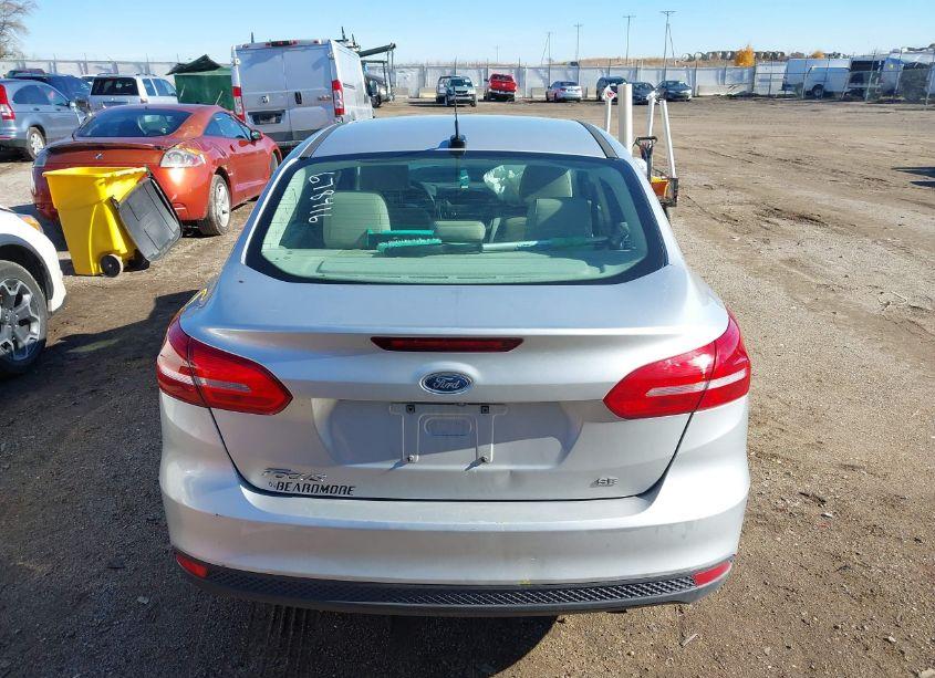 Photo 16 of 2018 Ford Focus SE (VIN 1FADP3F29JL252083)